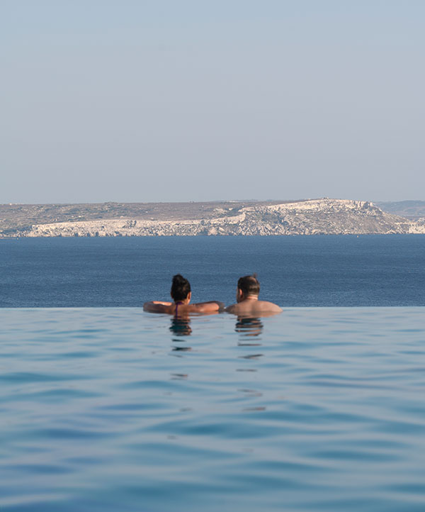 grand-hotel-gozo-outdoor-swimming-pool